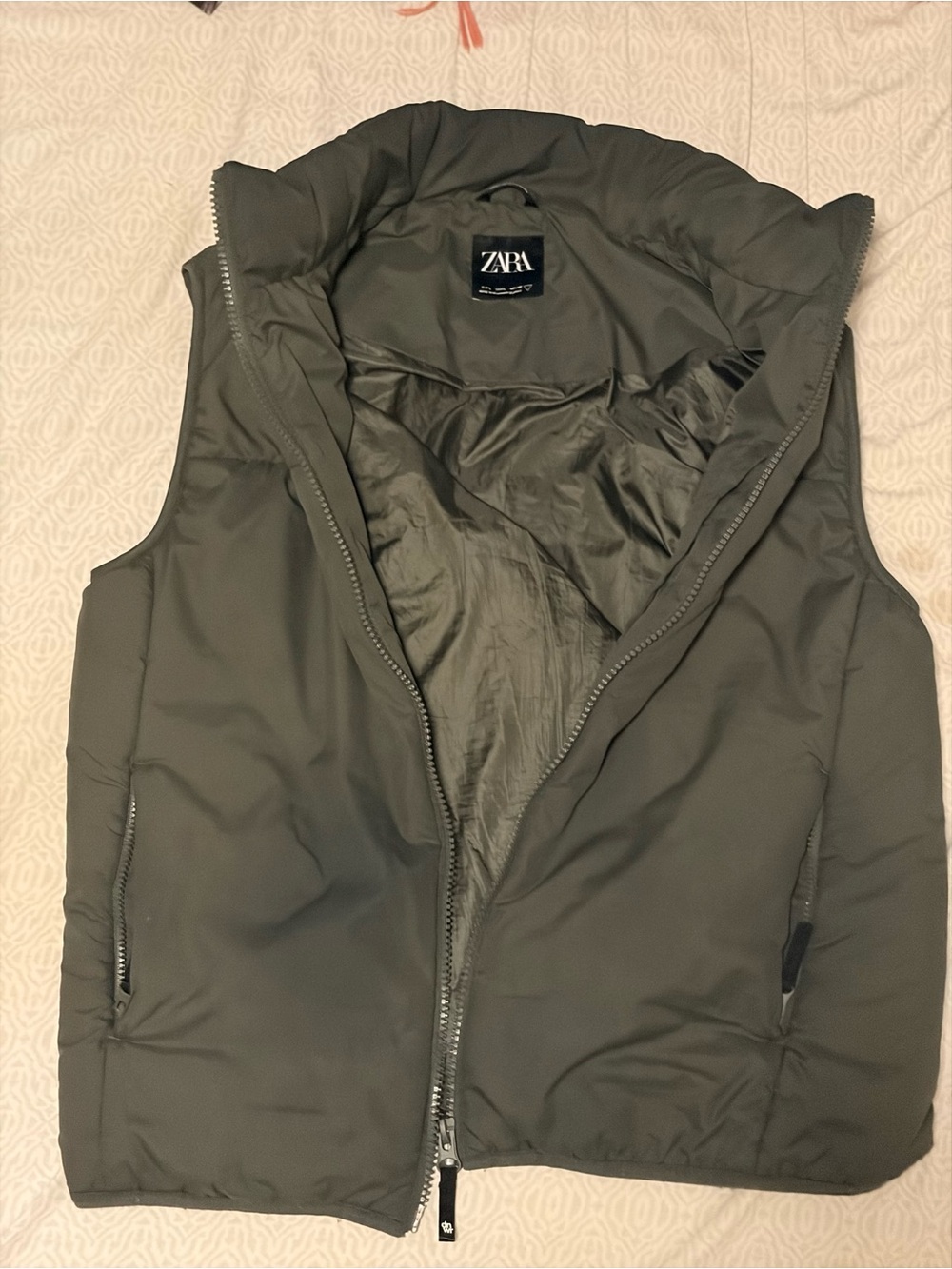 Zara Men's Olive Puffer Vest with High Collar